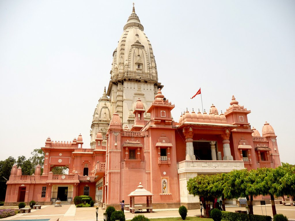 Top Famous Attractions in Varanasi