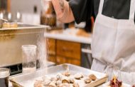 Work as Chefs in Sydney and Melbourne: 4 Reasons to Find a Side-Hustle
